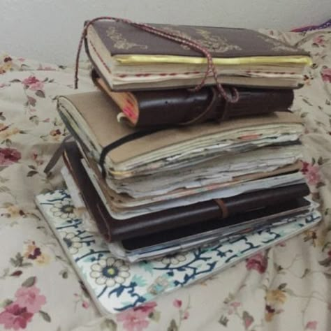 Vintage Foto's, Journal Aesthetic, My Journal, Journal Inspo, Scrapbook Journal, A Pen, The Vibe, Dear Diary, Book Aesthetic