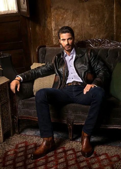 Urban cowboy style: Rugged elegance and modern chic 73 ideas Men Texas Style, Jeans Cowboy Boots And Blazer Outfit Men, Formal Western Wear For Men, Rodeo Outfits Men, Modern Cowboy Style Men, Cowboy Outfits Men, Vaquero Outfit, Country Outfits For Men, Urban Cowboy Style