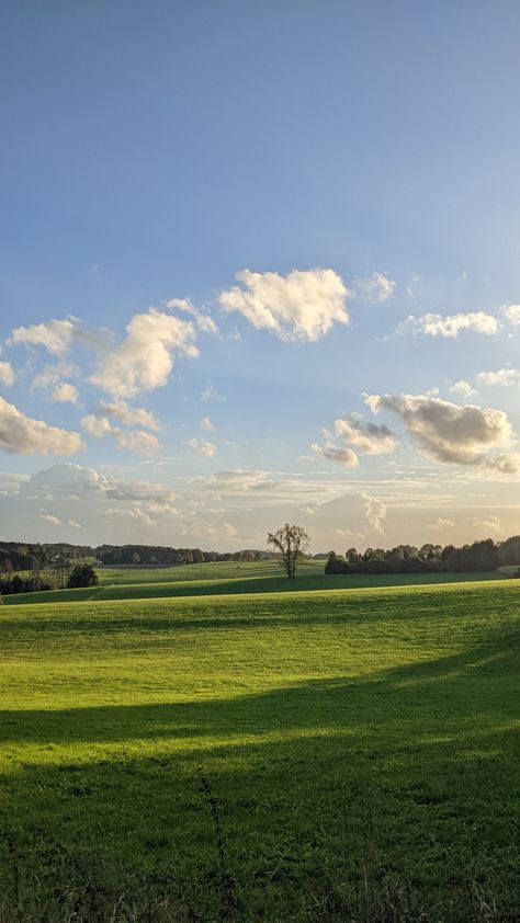 Aesthetic Relaxing Wallpaper, Simple Landscapes Photo, Serene Landscape Photography, Natural Wallpaper Iphone, Field Wallpaper Aesthetic, Grass Wallpaper Iphone, Green Field Aesthetic, Sky And Grass Background, Sunny Days Aesthetic