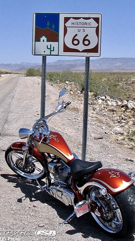 Poker Run, Old Route 66, Pompe A Essence, Route 66 Road Trip, Motorcycle Camping, Kawasaki Vulcan, Historic Route 66, Travel Route, Riding Motorcycle