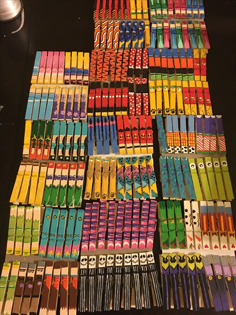 Decorating Clothes Pins, Disney Clothespins Diy, Painted Clothespins Ideas, Clothes Pin Painting Ideas, Disney Cheer Pins, Painted Clothes Pins Ideas, Cheer Spirit Clothes Pins, Thescon Pins, Cheer Pin Ideas