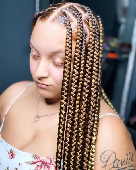 Box Braids Peekaboo, Medium Blonde Highlights, Knotless Medium, Braids Peekaboo, Box Braid Styles, Large Knotless, Braiding Styles, Goddess Braids Hairstyles, African Hair Braiding Styles