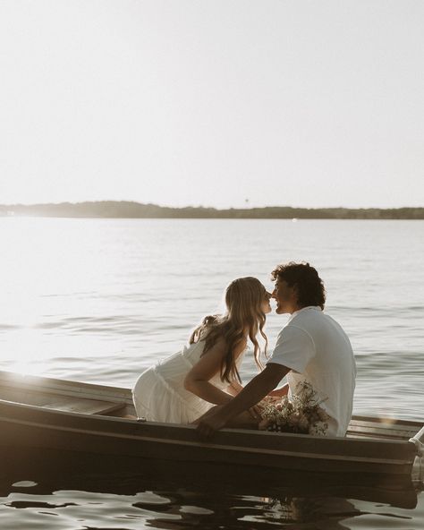 “You are & always have been, my dream.” - The Notebook Something about these photos brings me back to The Notebook✨ Thanks for letting me tag along, @photographybyavilynn ! #lakesession #coupleslakesession #dreamylakesession #couplesboat #champagneboat #thenotebook #couplesstorytellingphotographer Notebook Photoshoot, Inspired Photoshoot, Girl Western, The Notebook, My Dream, Senior Photos, Storytelling, Notebook, Bring It On