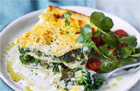 Green vegetable lasagne recipe Spinach And Ricotta Lasagne, Chicken And Pesto, Chicken Lasagne, Vegetarian Lasagne, Veggie Mains, Vegetable Lasagne, Lasagne Recipes, Tesco Real Food, Food Channel