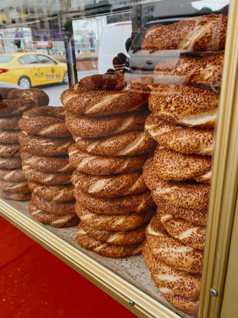 #simit #streetfood #turkey #detail #baked #bread #delicious Simit Bread, Culture Wallpaper, Turkish Aesthetic, Turkish Street Food, Culture Collage, Turkey Culture, Turkey Project, Bread Snacks, Baked Bread