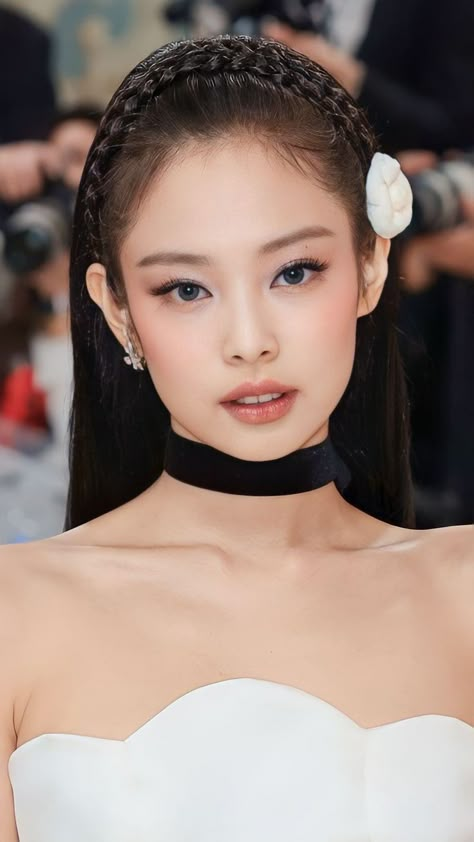 Kim Makeup, Chanel Rose, Black Pink Background, Unique Makeup, Jennie Kim Blackpink, Eye Makeup Art, Beauty Makeup Tips, Jennie Kim, 인물 사진