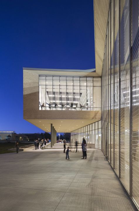 The Marshall Family Performing Arts Center / Weiss/Manfredi Performing Art Center Architecture, Performance Center Architecture, Performing Arts Center Architecture, Art Center Architecture, Gallery Facade, Preformance Art, Weiss Manfredi, Masterplan Architecture, Performing Arts Theater