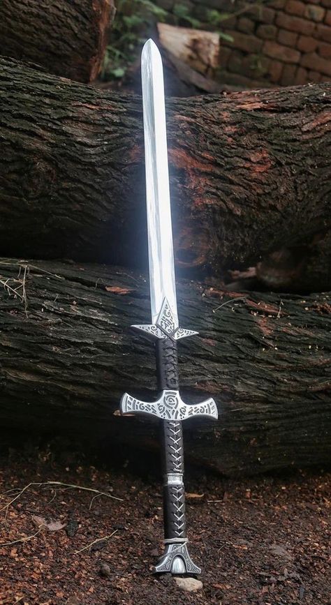 Skyrim Swords, Viking Swords, Tactical Swords, Pretty Knives, Types Of Swords, Christmas Gift For Him, Fantasy Props, Cool Swords, Samurai Swords