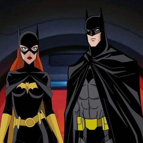 #justceliguecrisis #batman #wonderwoman #superman #casadora #mulhergato #arlequina #injustice #superman #zatana  #ravena #lanternaverde… | Instagram Batman X Batgirl, Batwoman And Batman, Batman Girl Costume, Batman Girlfriend, Female Batman, Batman Costume For Girls, Injustice Superman, Batgirl Halloween, Batwoman Cosplay