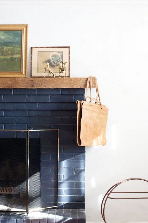 4 Tricks to Making Classic Navy Feel Fresh #SOdomino #room #wall #table Jersey Ice Cream Co, Navy Blue Decor, Painted Brick Fireplace, Emily Henderson Design, Painted Brick Fireplaces, Brick Fireplace Makeover, Holiday Mantel, Fireplace Makeover, Painted Brick