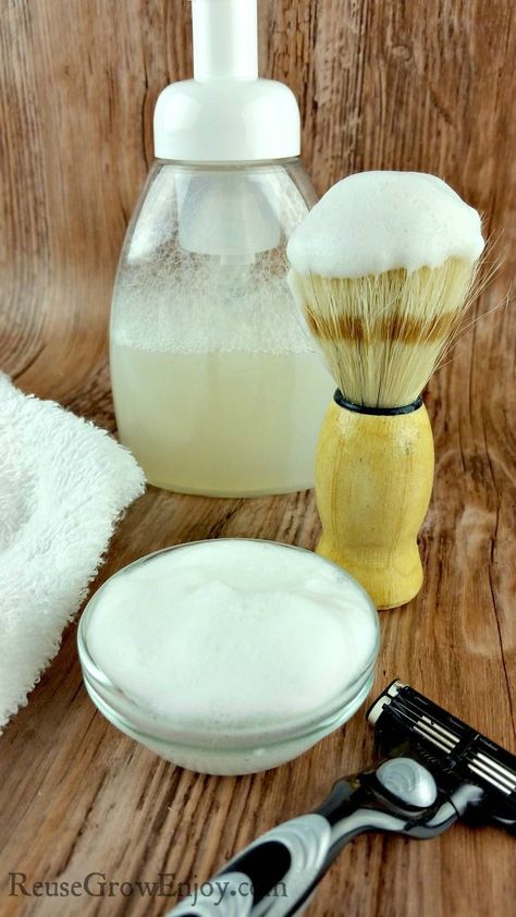 Men's Personal Care Tips -Looking to start using more natural personal care products? Well, I have a DIY shaving cream for you to try. It is super easy, pretty cheap and works really well. Plus it is good for both men and women. Diy Shaving Cream, Homemade Shaving Cream, Natural Shaving Cream, Mens Shaving Cream, Shaving Lotion, Men Shaving, Diy Essential Oil Recipes, Shaving Tips, Diy Essentials