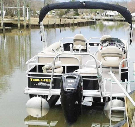 Pontoon Boat Decor, Cool Boat Names, Funny Boat Names, Best Pontoon Boats, Fishing Pontoon Boats, Pontoon Boat Accessories, Cottage Outdoor, Boat Name, Pub Sheds