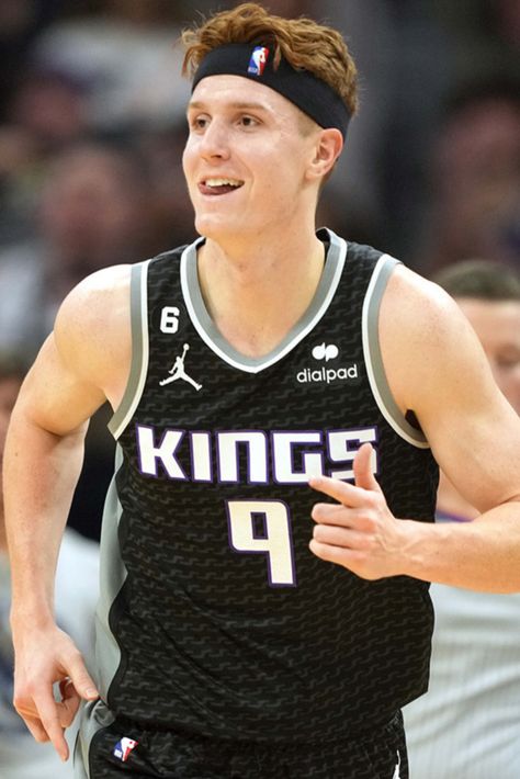 Kevin Huerter, Endorsed Brand, Football Trainer, High School Baseball, Shooting Guard, College Football Teams, Nba Draft, Babe Ruth, Sacramento Kings