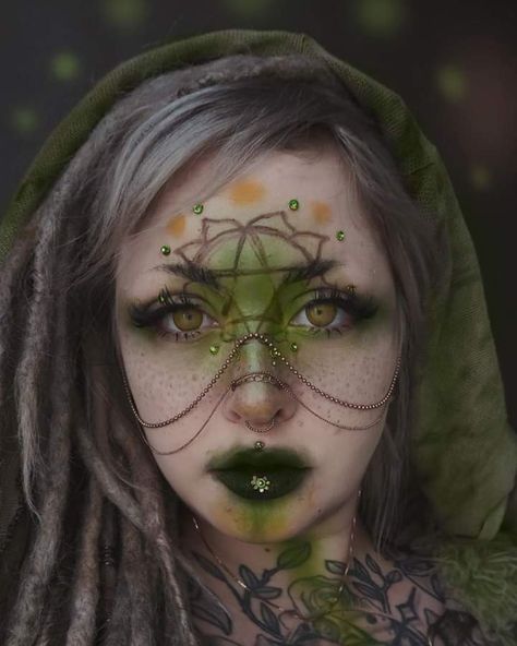 Fantasy Makeup Looks, Fairy Costume Makeup, Viking Makeup, Mother Nature Costume, Halloween Makeup Witch, Zombie Walk, Witch Makeup, Alternative Makeup, Cool Makeup Looks