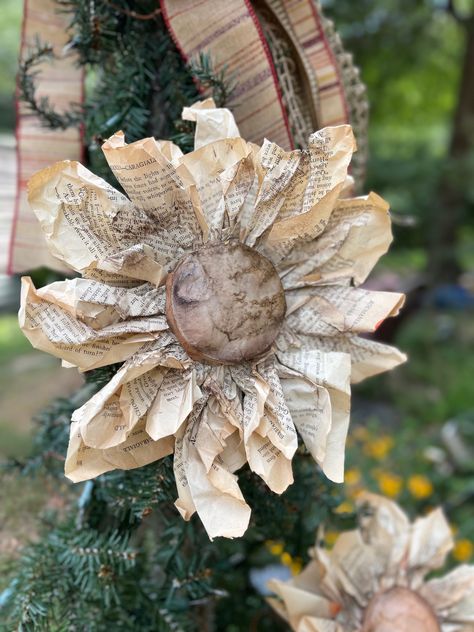 Sunflower made with Book Pages Book Page Flowers Diy Easy, Decoupage With Book Pages, Paper Rose Wreath Diy, Flowers Made From Book Pages, Paper Flowers Out Of Book Pages, Recycled Book Art, Altered Book Pages Ideas, Sustainable Craft Ideas, Book Page Decorations