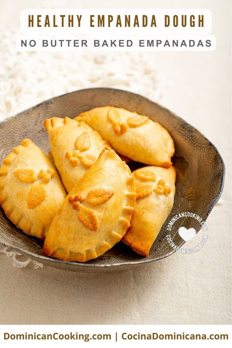 No butter baked empanadas. Healthy Empanadas Dough, Almond Flour Empanada Dough, Flour Empanada Dough, Healthy Empanadas, Empanada Dough Recipe, Dominican Cooking, Empanadas Recipe Dough, Vegetarian Empanadas, Baked Empanadas