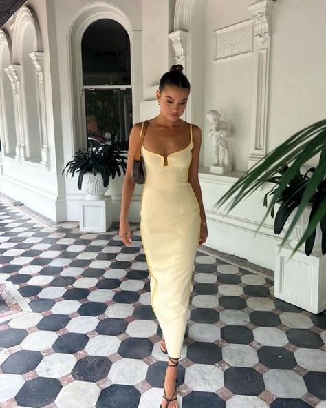 DRESS HIRE AUSTRALIA på Instagram: “Our girl E wearing our Marlo dress 🍋 The most divine dress I ever did see! To book this dress for your next event tap “view products” or…” Paris Georgia, Prom Dress Inspo, Georgia Dress, Dress Hire, Prom Girl Dresses, Dresses Australia, Weekend Style, The Model, Our Girl