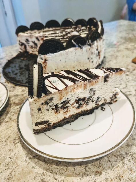 Cookies and Cream Ice Cream Cake Dairy Queen Ice Cream, Dairy Queen Ice Cream Cake, Cookies And Cream Ice Cream, Homemade Hot Fudge, Cream Cake Recipe, Ice Cream Birthday Cake, Ice Cream Cake Recipe, Cream Ice Cream, Crushed Oreos