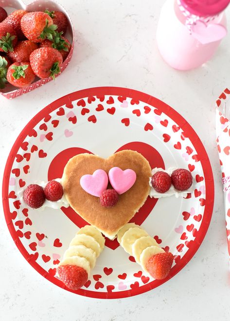 Valentine Pancakes Kid, Valentine Dinner Decorations, Valentine Lunch, Valentine Dinner Party, Breakfast Kids, Breakfast Ideas For Kids, Valentines Idea, February Activities, Valentines Breakfast