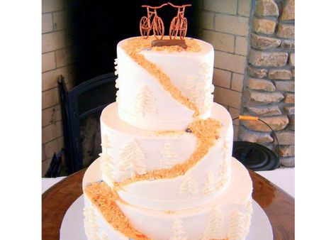 bike themed bicycle wedding ideas Mountain Bike Wedding, Teddy Centerpieces, Bike Wedding Cake, Mountain Cakes, Cake Bike, Mountain Bike Cake, Bicycle Wedding Cake, Dirt Bike Wedding, Bicycle Themed Wedding