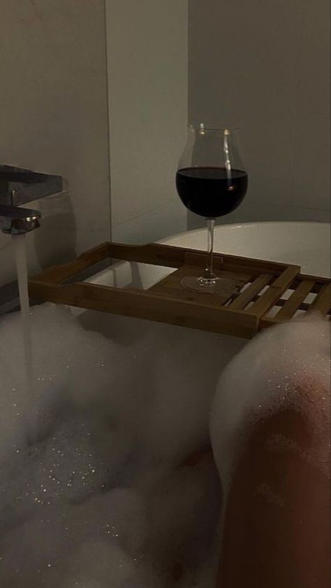 Aesthetic Evening Routine, Evening Routine Aesthetic, Night Routine Aesthetic, Be The Main Character, Aesthetic Evening, Aesthetic Bath, Bath Aesthetic, Tessa And Scott, Routine Aesthetic