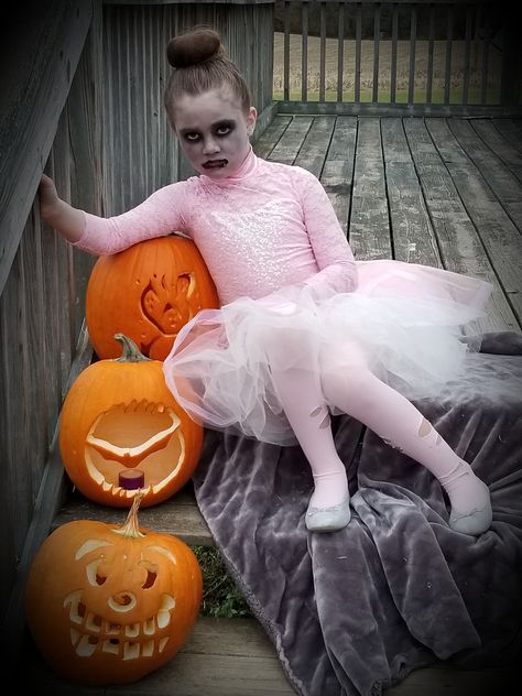 zombie ballerina Scary Ballerina Costume, Zombie Ballerina Costume, Halloween Ballerina, Zombie Ballerina, Zombie Costume Kids, Zombie Princess, Ballerina Costume, Dancer Costume, Zombie Costume