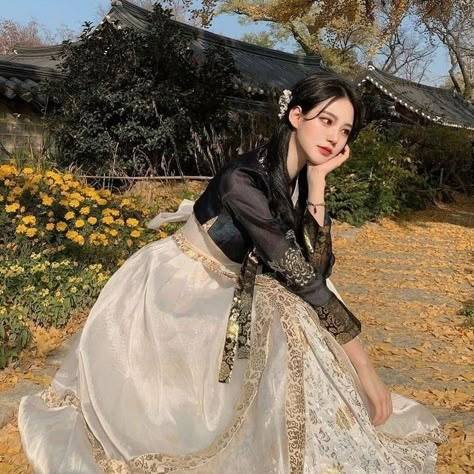 Hanbok Aesthetic, Party Dress Aesthetic, Korean Girl Dress, Hoco 2024, Hanbok Traditional, Korea Dress, Korean Traditional Dress, Korean Hanbok, Dress Aesthetic