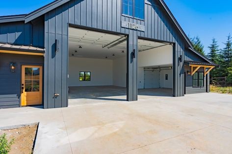 Must see images on this small floor plan Shop With Living Quarters, Garage Shop Ideas, Garage With Living Quarters, Metal Garage Buildings, Pole Barn Ideas, Farmhouse Craftsman, Metal Building House, Pole Barn Home, Pole Barn Garage