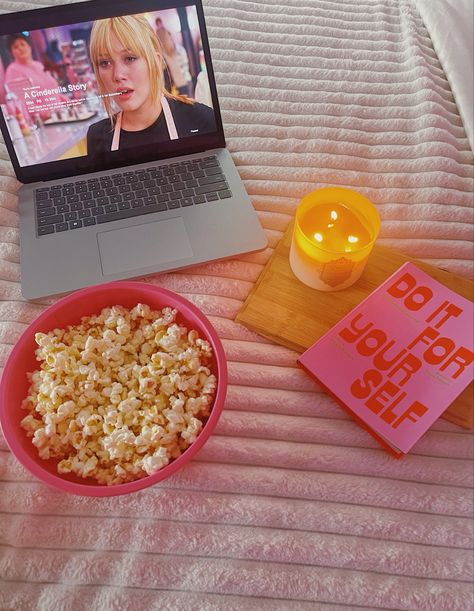 #movienight #movie #preppy #aesthetic #vsco #popcorn #relax Zepeto Background Aesthetic Living Room, Relax Night, Aesthetic Vsco, A Cinderella Story, Preppy Lifestyle, Preppy Style Summer, Pink Girly Things, Preppy Aesthetic, Netflix Movie