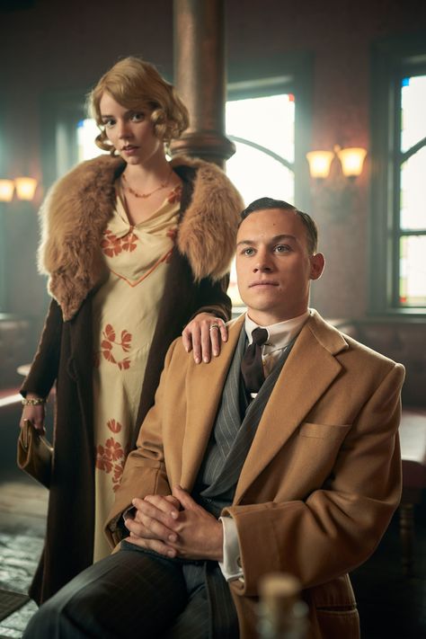 peaky blinders, anya taylor-joy y finn cole imagen en We Heart It Peaky Blinders Fashion, Peaky Blinders Dress, Costume Peaky Blinders, Peaky Blinders Season 5, Peaky Blinders Merchandise, Peaky Blinders Costume, Peaky Blinders Season, Finn Cole, Peaky Blinders Series