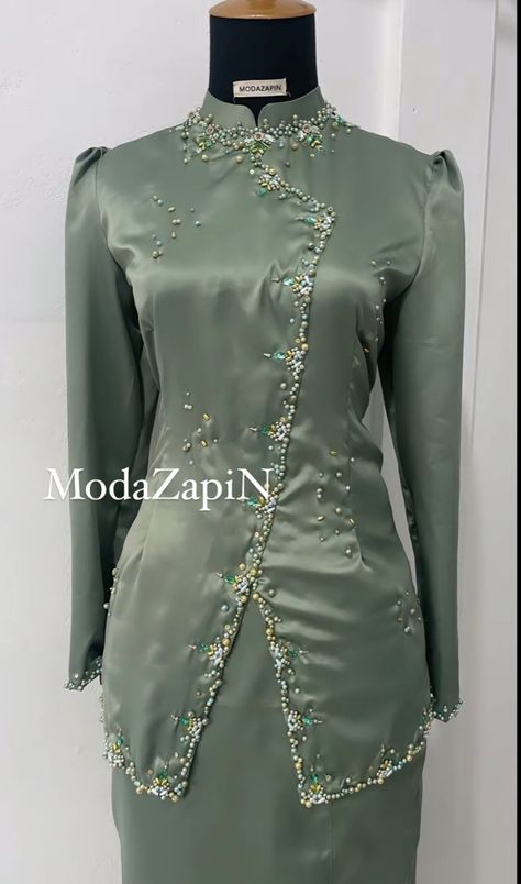 Pola Payet, Malaysian Dress, Kebaya Songket, Kebaya Style, Kebaya Lamaran, Kebaya Modern Dress, Detail Couture, Hijab Dress Party, Dress Pesta