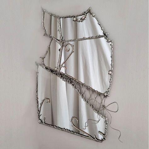 A mirror I made months ago using soft metal. I'd love to work on more frame and mirror designs when I'll have time and maybe on some sterling sliver mirror pendants :) Jewelry Coquette, Soft Solder, Soldering Jewelry, Archive Fashion, Vintage Mirror, Fairy Grunge, A Mirror, Mirror Designs, Jewelry Inspo