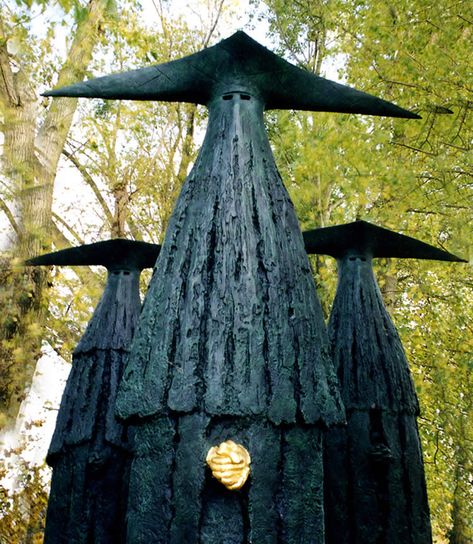 Philip Jackson’s Dramatic Sculptures Loom and Enchant | Hi-Fructose Magazine Philip Jackson, Beautiful Sculptures, Novel Inspiration, 다크 판타지, Beautiful Houses, 판타지 아트, Character Ideas, Performing Arts, Halloween Masks