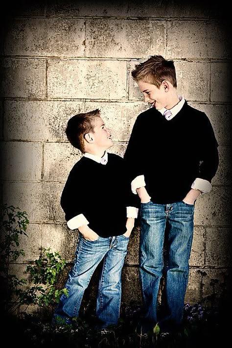 cute boy poses for Dax and Bryce <3 Brother Poses, Sibling Photography Poses, Brother Pictures, Brothers Photography, Brother Photos, Photoshop Photo Editing, Boy Photo Shoot, Sibling Poses, Sibling Photography