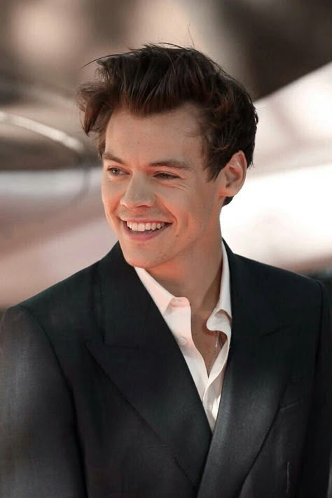 CEO Styles - Chapter 3 - Right now - Wattpad Dunkirk Premiere, Anne Cox, Harry Styles Eyes, Harold Styles, Gambar One Direction, Harry Styles Smile, Harry Styles Cute, Haikou, Harry Styles Wallpaper