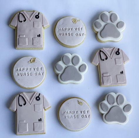 Vet Tech Graduation Party Ideas, Vet School Graduation Party Ideas, Grad Dinner, Veterinarian Graduation, Vet Graduation, Vet Tech School, Vet Tech Student, Med Vet, Veterinary School