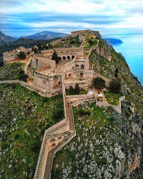 Palamidi Castle, Nafplio Greece, Greece Itinerary, Macedonia Greece, Ancient Greek Architecture, Acropolis, Athens Greece, Greece Travel, Macedonia