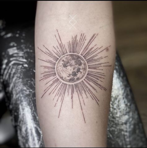 Sun And Moon Elbow Tattoo, Sun Moon Water Tattoo, Black Hole Sun Tattoo, Moon Elbow Tattoo, Sun Burst Tattoo, Moon Cycle Tattoo, Tattoo Fly, Eclipse Tattoo, Sunrise Tattoo