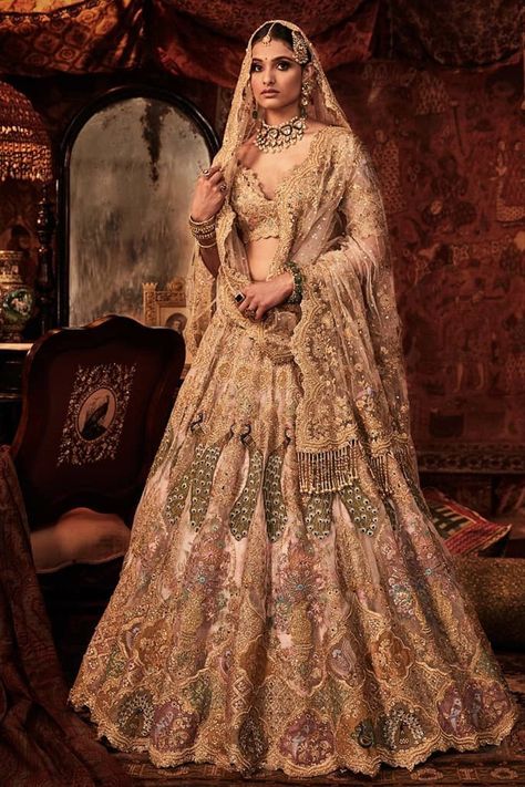 Latest Swoon-Worthy Peacock Design Lehenga For Every Spirited Bride-to-be Rimple Harpreet Narula, Rimple Harpreet, New Year Fashion, Rimple And Harpreet Narula, Mehndi Dress, Shadi Dresses, Pink Lehenga, Dresses For Wedding, Indian Bridal Outfits