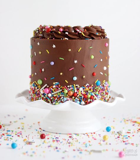 The Perfect One-Bowl Chocolate Cake Recipe - Sugar & Sparrow One Bowl Chocolate Cake Recipe, Kue Fondant, Cake With Sprinkles, Chocolate Buttercream Recipe, Ultimate Chocolate Cake, Chocolate Birthday Cake, Chocolate Cake Recipe Easy, Torte Cupcake, Easy Chocolate Cake