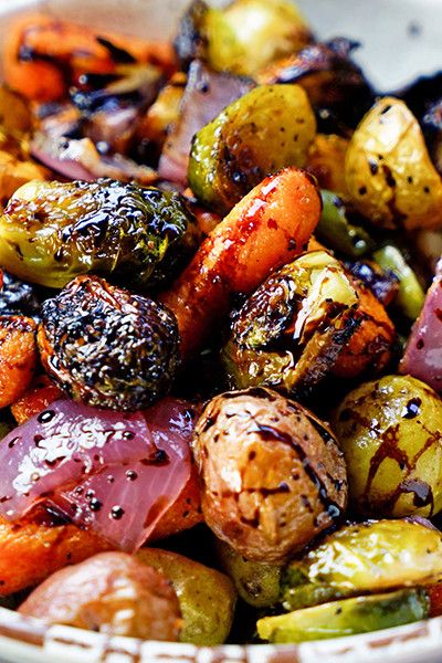 Easy Roasted Vegetables with Honey and Balsamic Syrup Balsamic Syrup Recipe, Seder Dinner, Passover Menu, Balsamic Vegetables, Veggies Dinner, Chag Sameach, Balsamic Vinegar Recipes, Easy Roasted Vegetables, Pure Intentions