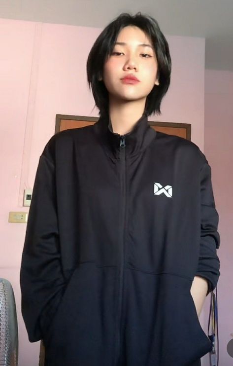 Boyish Bob Haircut, Boyish Haircut For Women, Asian Tomboy Haircut, Boyish Haircut, Boys Dyed Hair, Haircut Pixie, Tomboy Haircut, Tomboy Hairstyles, Short Hair Tomboy