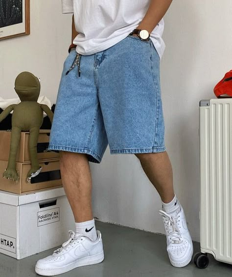 Keychain Denim Knee Length Jorts | STREETWEAR AT BEFORE THE HIGH STREET Man Shorts Outfit Summer, Streetwear Style Summer, 90s Mens Summer Fashion, Jhorts Men Outfit Y2k, Styling Shorts Men, Fits With Shorts Men, Mens Streetwear Shorts, Shorts Man Outfit, Men’s Jean Shorts