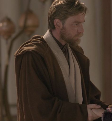 Ewan Mcgregor Obi Wan, Star Wars Fanfiction, Star Wars Food, General Kenobi, Deleted Scenes, Star Wars Obi Wan, Star Wars Background, Ewan Mcgregor, Obi Wan Kenobi