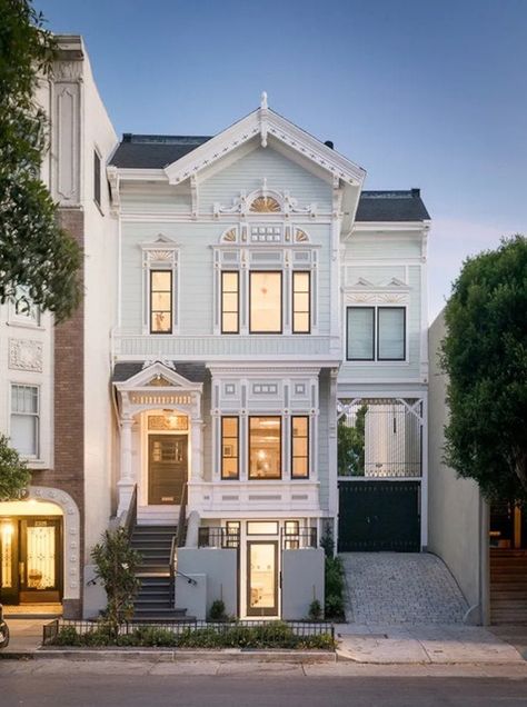 18 Victorian Homes We Love - Bob Vila Victorian Exterior, Casas The Sims 4, Casas Coloniales, Modern Victorian, Victorian Architecture, Victorian Houses, Cute House, Style At Home, Story House