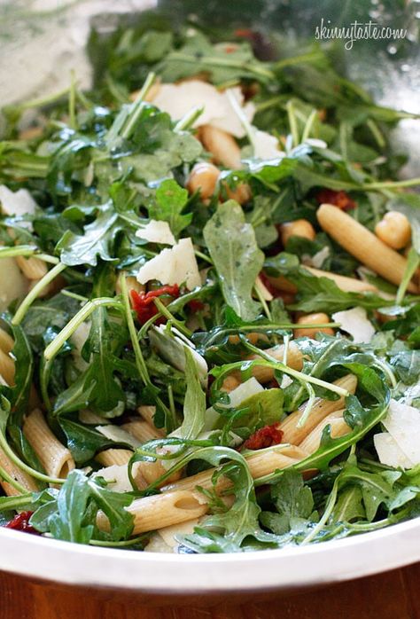 Salad With Spinach, Arugula Pasta, Summer Pasta Salad, Main Dish Salads, Arugula Salad, Skinny Taste Recipes, Sun Dried Tomatoes, Garbanzo Beans, Dried Tomatoes