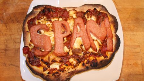 Facebook 'Spam King' Gets 2.5 Years 6/15/16 Sanford Wallace compromised 500K Facebook accounts and sent more than 27 million spam messages. Spam Pizza, Best Ground Beef Recipes, Fresh Ham, Ziti Recipes, Spicy Tomato Sauce, Vintage Food, Pizza Bake, Pizza Stone, Pizza Toppings