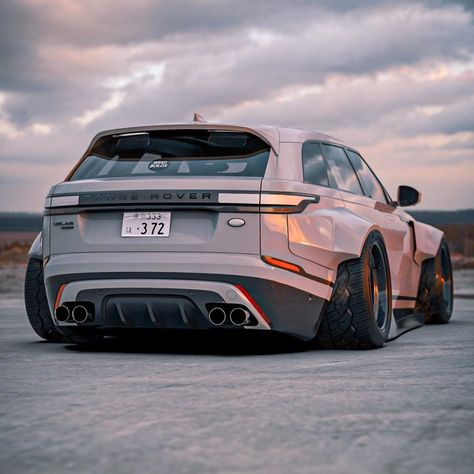 BradBuilds | Cars on Instagram: “There’s something about slammed SUV’s that just make me smile 🙃 maybe it’s the fact that I hate following rules and SUV’s aren’t supposed…” Mobil Off Road, Wallpapers Cars, Cars Tattoo, Wallpaper Hippie, Tattoo Car, Quotes Car, Luxury Cars Range Rover, Cars Drawing, Wallpaper Car