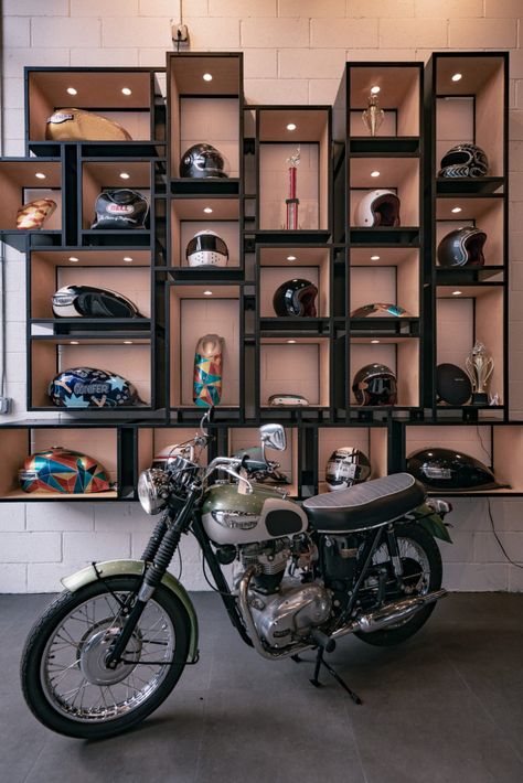 » Triumph’s Williamsburg Showroom Motorcycle Accessories Shop Interior, Helmet Showroom Design, Motorcycle Booth Design, Moto Showroom Design, Motorcycle Interior Design, Motorcycle Garage Ideas, Motorcycle Showroom Interior, Motorcycle Showroom Design, Garage Motorcycle