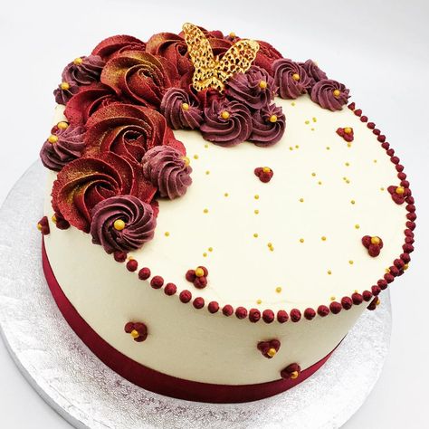 Burgundy Cake Birthday Simple, Maroon And Gold Cake, Burgundy Cake Ideas, Maroon And Gold Graduation Cake, Burgundy Birthday Cake, Pink Gold Cake, Gold And White Cake, Gold Birthday Cake, Moms 50th Birthday